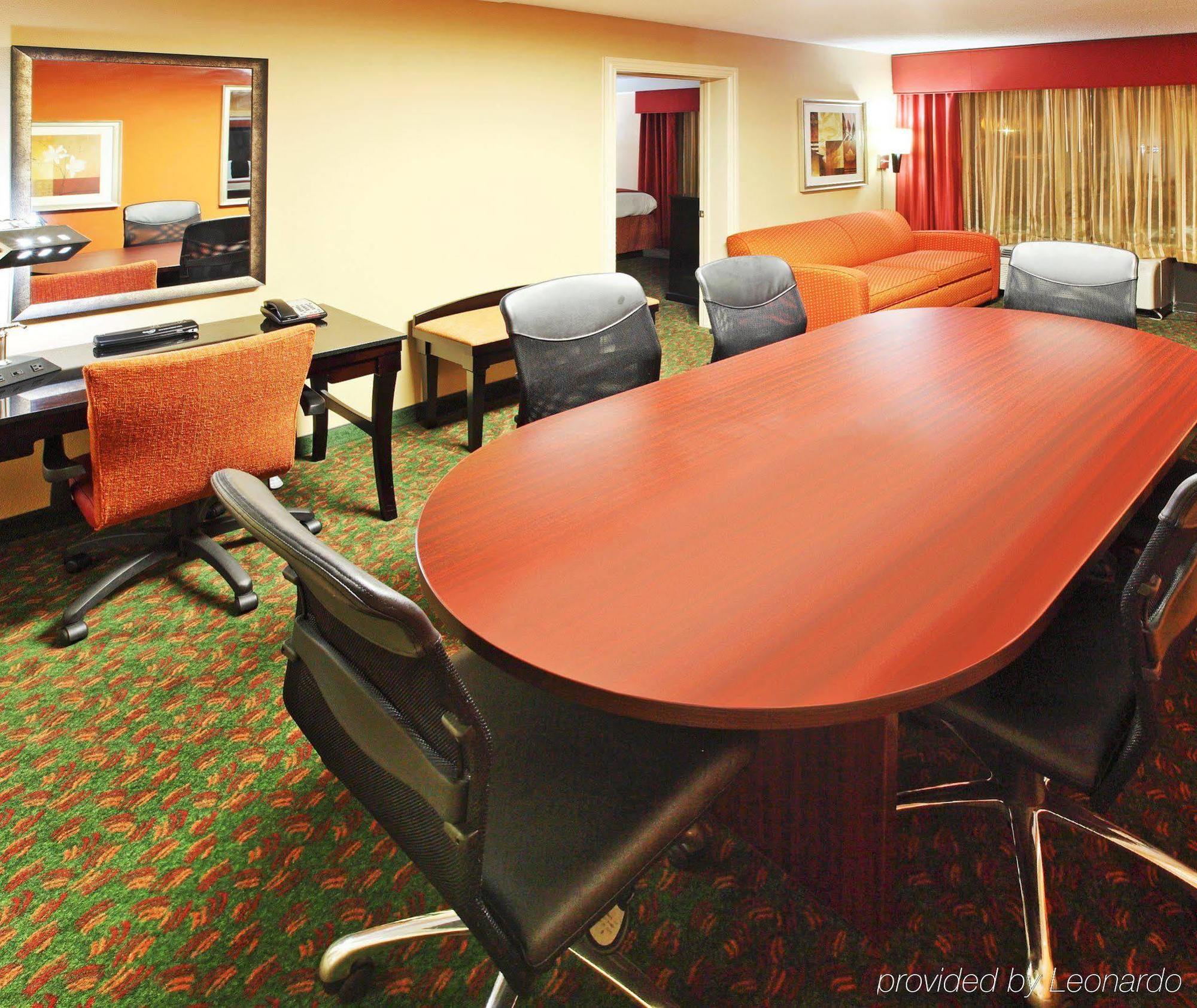 Holiday Inn Express Tyler South By Ihg Стая снимка